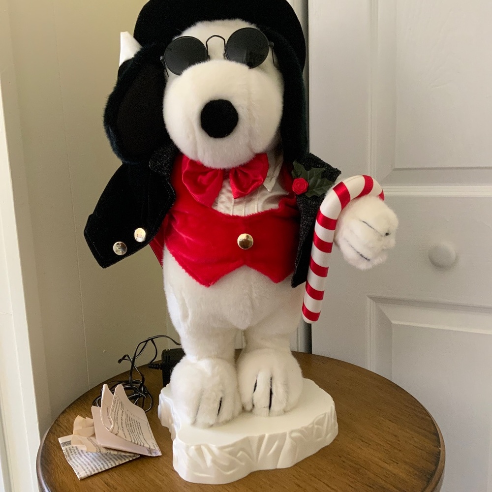 Snoopy 1999 Christmas Animated Plush Doll